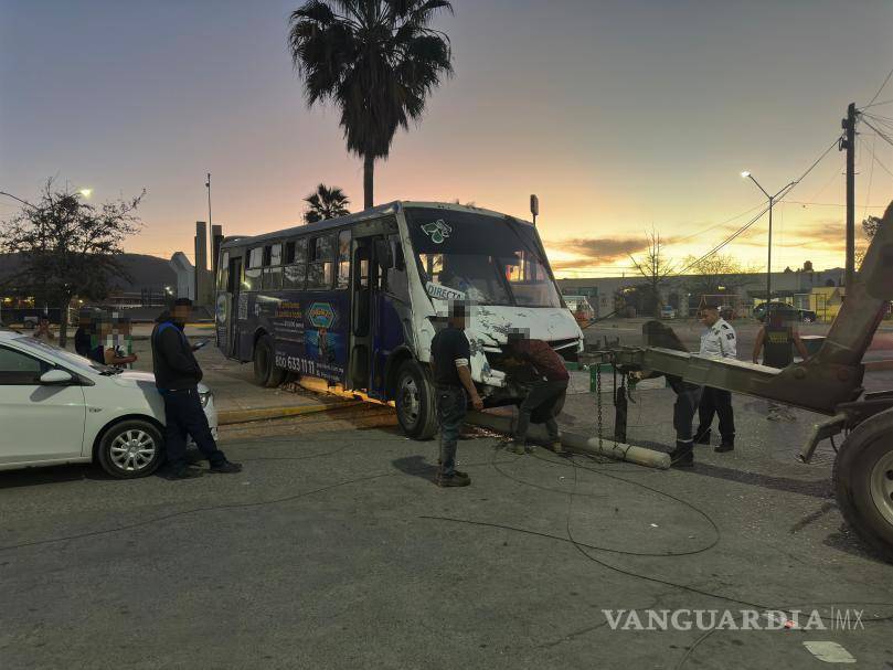 $!Autoridades de Tránsito Municipal aseguraron el camión tras ubicarlo en calles cercanas al accidente.