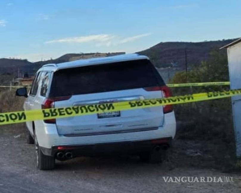 $!Encuentran cuerpos de cinco hombres en una camioneta abandonada en Jalisco