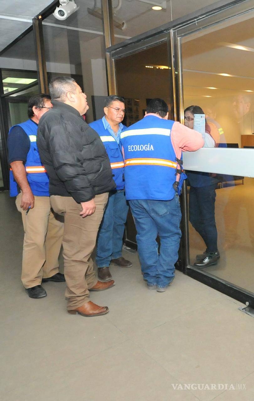 $!En Monclova clausuran banco y negocios por contaminar