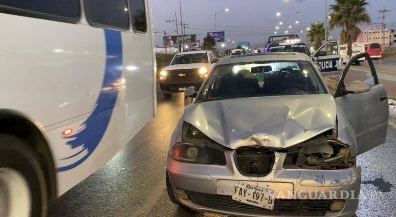 $!El Seat Córdoba impactó por alcance a un Chevrolet Cavalier, proyectándolo contra un Mazda 2.