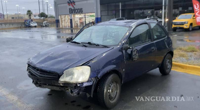 $!Afortunadamente, el conductor del Chevrolet Chevy, de 51 años, resultó ileso tras el accidente, a pesar de que el vehículo quedó visiblemente dañado y fuera de circulación.