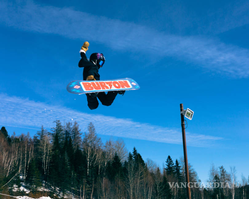 $!Tiene sólo 10 años, pero hace los trucos más difíciles del snowboard