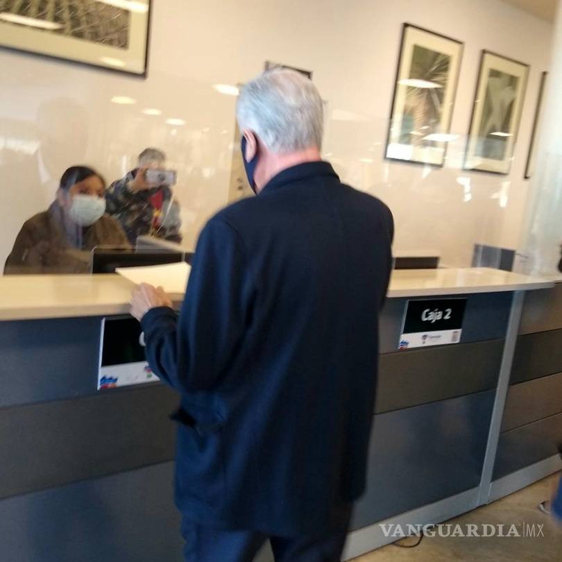 $!Acude el alcalde Jorge Zermeño a realizar el pago del Impuesto Predial