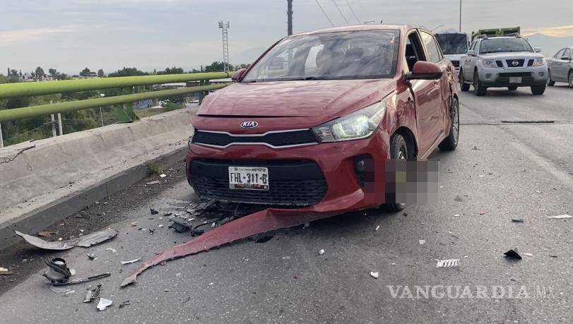 $!Dos carriles del periférico permanecieron obstruidos mientras se atendía el accidente.