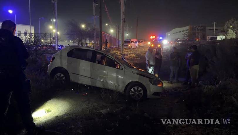 $!Elementos de auxilio atendieron al joven en el lugar y descartaron su traslado a un hospital.