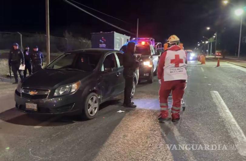 $!El conductor aceptó un viaje hacia el poniente, al momento fue asaltado y herido; por lo que condujo hasta el filtro de seguridad para recibir ayuda.