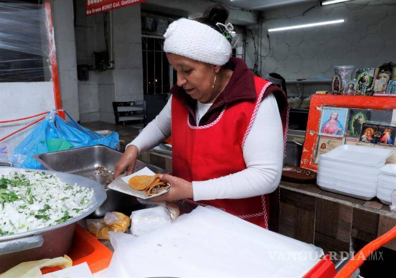 $!“Conmigo no”, señala Martha ante la pregunta de si siente que la tradición de las levantadas se ha ido perdiendo. “Mientras yo tenga vida, yo no dejo mi fe”, finalizó.