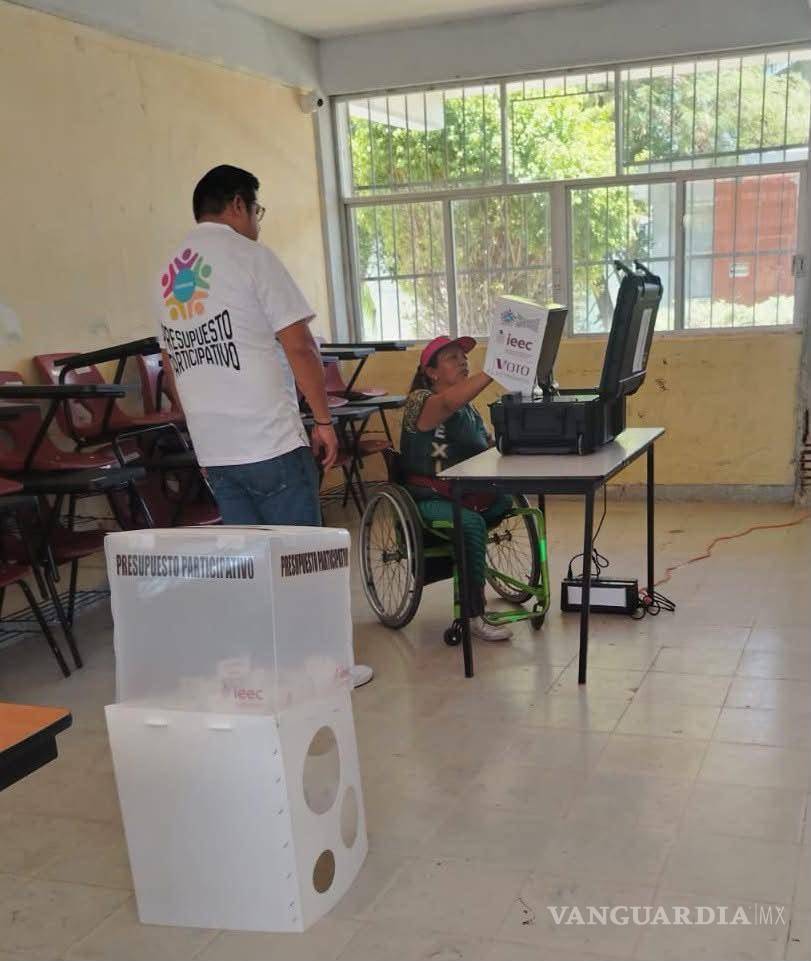 $!Habitantes de ocho municipios utilizaron urnas electrónicas del IEC para elegir las obras que serán financiadas con recursos públicos.