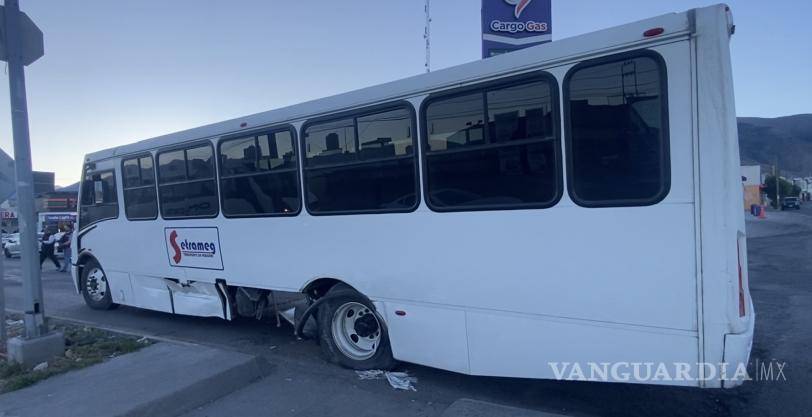 $!La circulación en el bulevar Mirasierra se vio afectada por algunos minutos mientras se atendía el accidente.