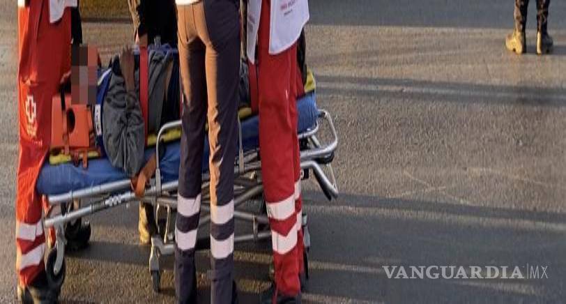 $!El hombre, quien no pudo proporcionar sus datos debido a la gravedad de sus lesiones, fue trasladado al Hospital General para recibir atención médica especializada.