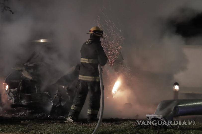$!Una vez que el fuego fue extinguido, los agentes realizaron el peritaje correspondiente y elaboraron un informe para remitirlo al Ministerio Público.