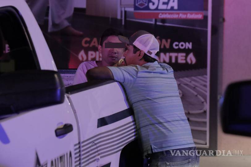 $!Desafortunadamente para el conductor, no contaba con un seguro vehicular, por lo que permanecerá detenido hasta que repare los daños ocasionados.