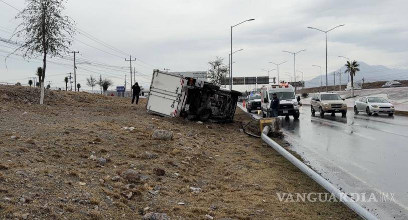 $!La luminaria fue derribada luego de la salida de camino registrada con dirección a Saltillo.