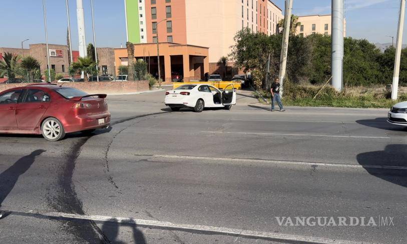 $!El accidente se registró alrededor de las 07:40 horas. Se señaló como responsable del accidente al conductor del vehículo Volkswagen Bora