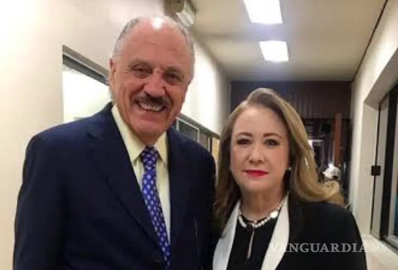 $!Yasmín Esquivel y su esposo José María Riobóo, contratista y asesor de AMLO.
