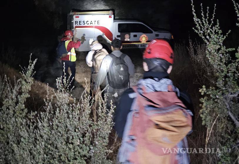 $!Las maniobras de rescate se extendieron durante varias horas e incluyeron el descenso controlado hasta un punto seguro.