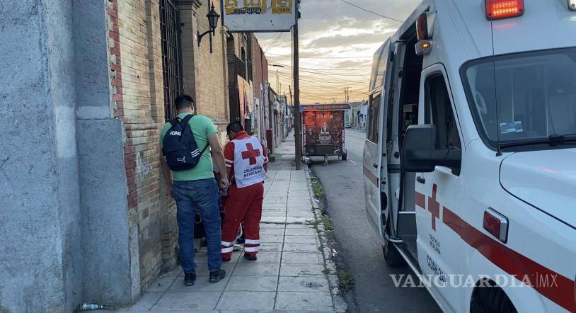 $!El intento de asalto se registró en pleno Centro de Saltillo, cuando la víctima esperaba el transporte rumbo a su trabajo.