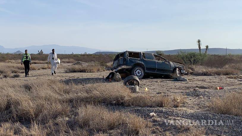 $!Un automovilista con dirección a Monclova se percató de un auto fuera del asfalto.
