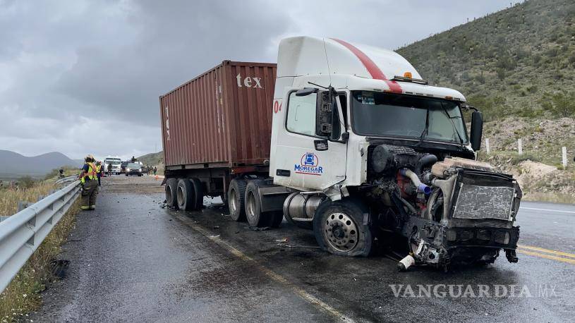 $!Así quedó el tráiler tras ser impactado.