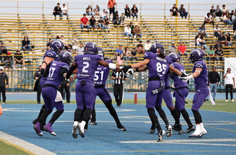 Dinos de Saltillo hizo valer su localía en el Estadio Jorge Castro Medina y derrotó 30-7 a Gallos de Querétaro en la Semana 2 de la LFA 2026.