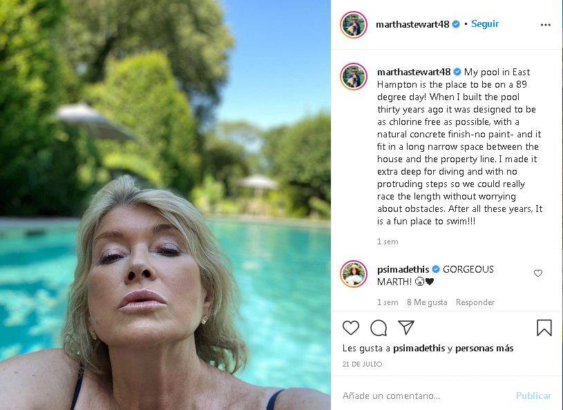 $!A sus 79 años, Martha Stewart posa desde la piscina