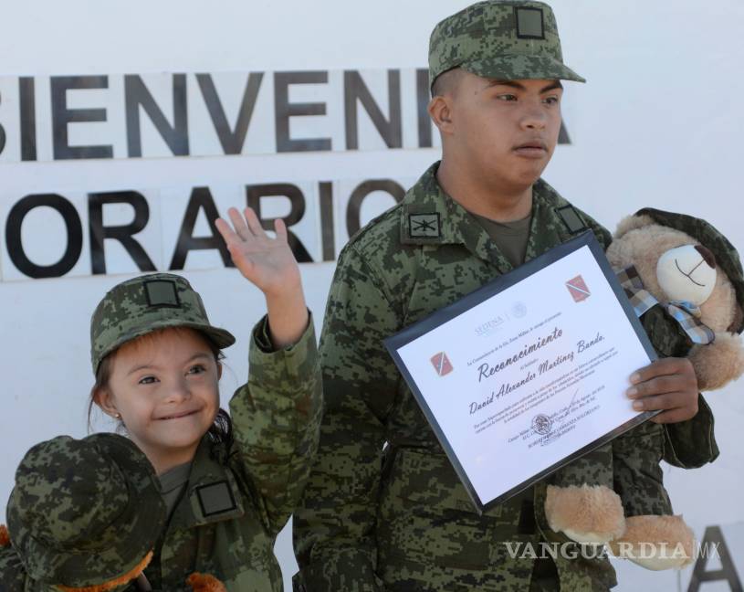 Son Alyssa y David soldados por un día