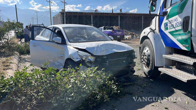 $!Árboles del camellón central mostraban las marcas del impacto tras la maniobra brusca provocada por la invasión de carril.