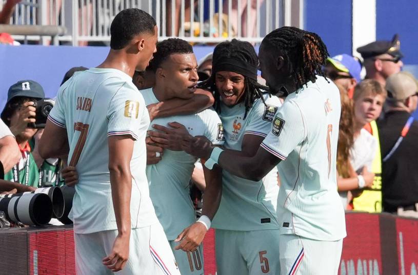 Los jugadores de la Selección de Francia celebran la clasificación a las Semifinales del Mundial 2026 tras derrotar y eliminar a Marruecos en el partido de Cuartos de Final.