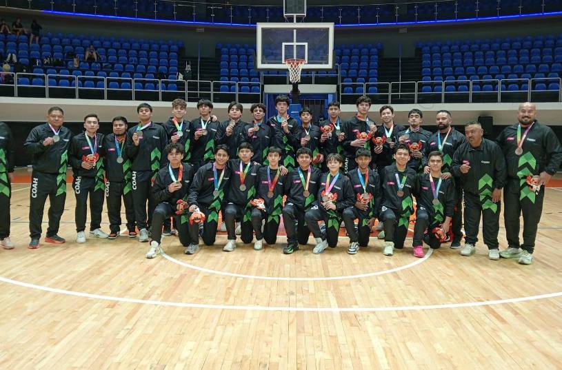 Jugadores, entrenadores y familias celebraron las medallas obtenidas por las selecciones coahuilenses en la Arena BUAP.