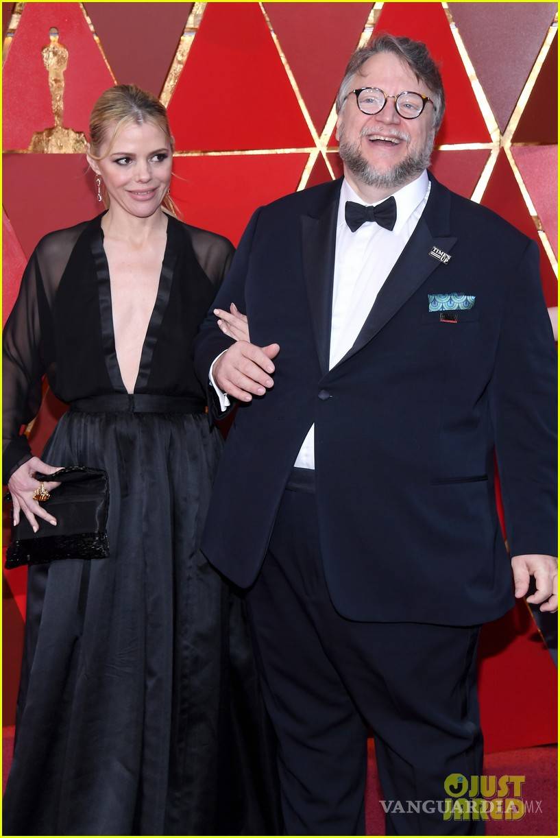 $!Guillermo Del Toro se divorcia. ¿La causante fue la mujer que llevó a los Oscar?