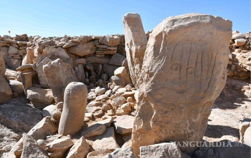 $!Dos piedras erguidas talladas en un sitio neolítico remoto en el desierto oriental de Jordania. AP/Ministerio de Turismo de Jordania