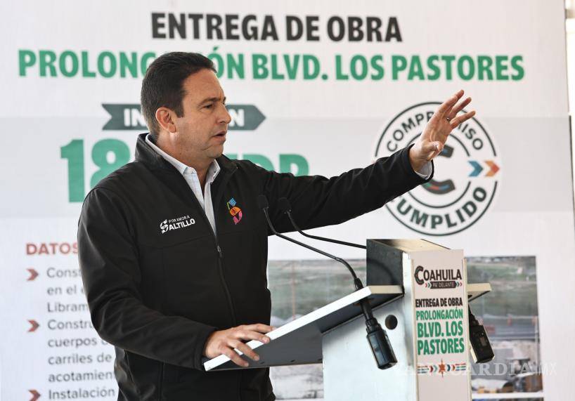 $!El alcalde Javier Díaz González afirmó que la obra beneficiará a los más de 40 mil ciudadanos que viajan a los parques industriales de Ramos Arizpe.