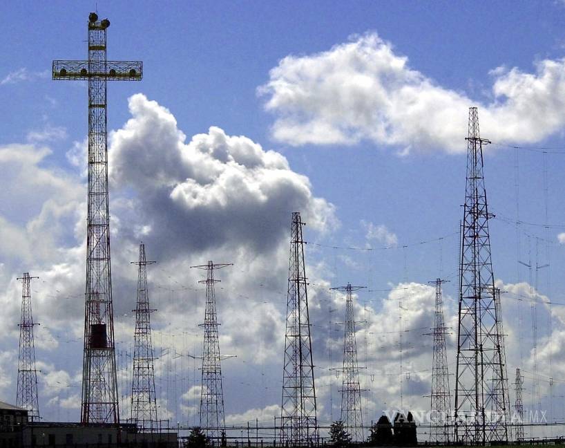 $!Vista de las antenas de Radio Vaticano, que transmite las palabras del papa a todo al mundo, en Santa Maria di Galeria, en las afueras de Roma, el 11 de abril de 2001.