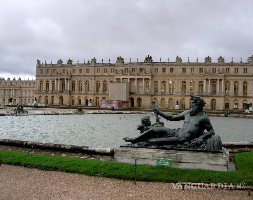 $!El Palacio de Versalles es una de las atracciones principales de los viajeros que visitan París.