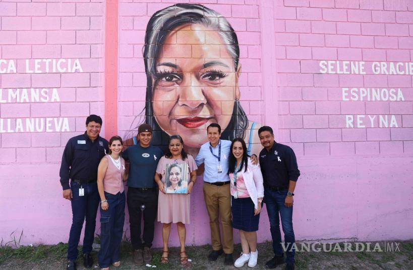 $!Este es el segundo mural que instala el ayuntamiento para honrar a mujeres sobrevivientes del cáncer, el otro está frente al Museo de San Nicolás