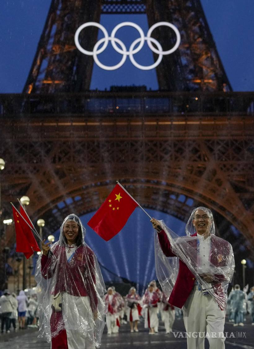 $!Los representativos de cada país terminaron su desfile en el Trocadero.