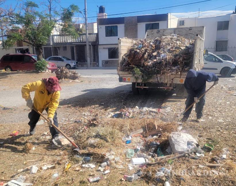 $!Personal municipal atendió áreas verdes y plazas públicas en Villa Universidad.