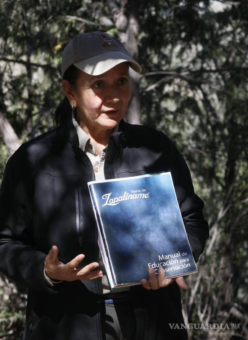 $!Junto a su equipo, Dora Elia desarrolla programas y materiales educativos para fomentar la conservación de los recursos naturales.