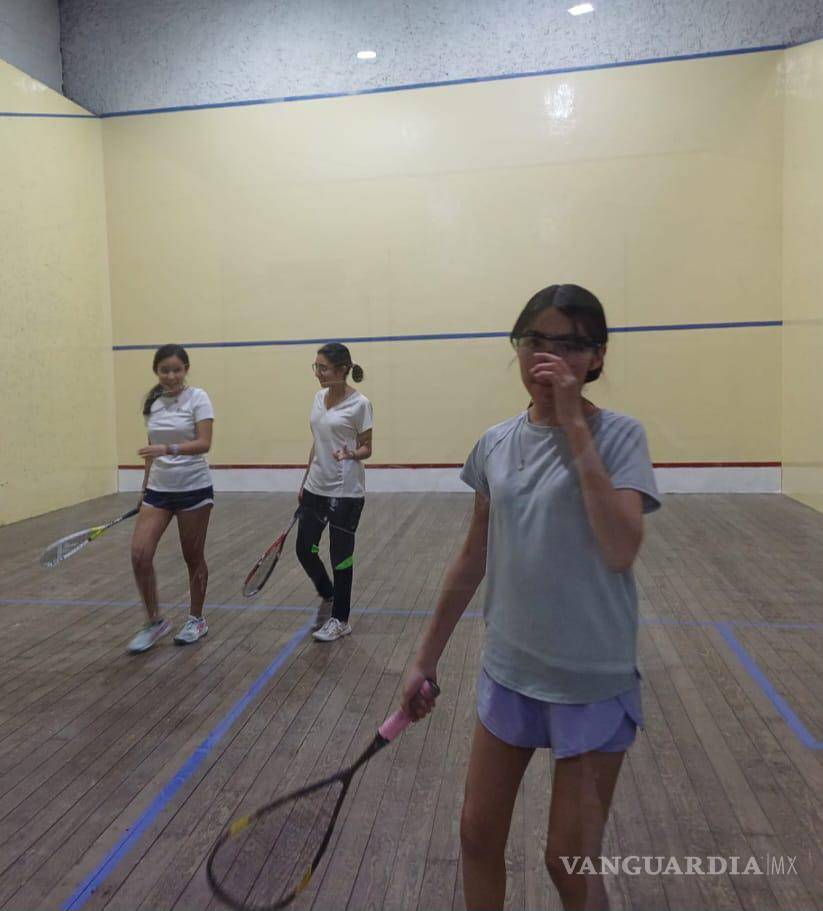$!Las representantes coahuilenses demostraron toda su destreza en el squash.