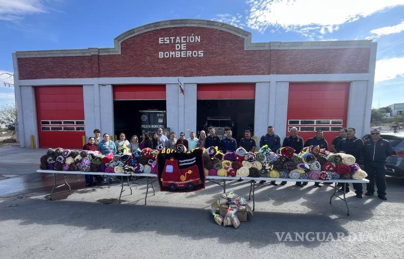$!El subdirector del Cuerpo de Bomberos, Julio César Medrano, indicó que las mantas cubrirán a la totalidad del personal operativo y agradeció el esfuerzo y dedicación del colectivo.