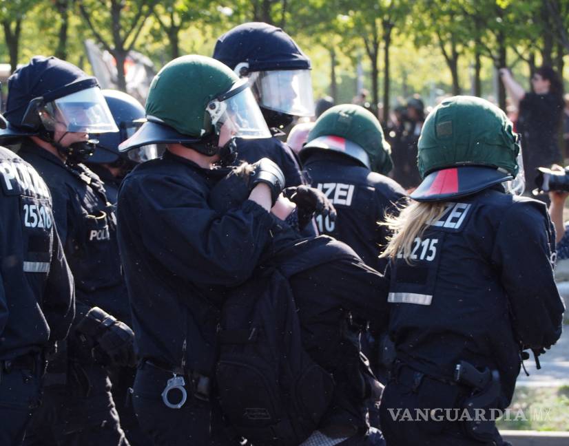 $!Neonazis protestan en Berlín contra Merkel y su política migratoria
