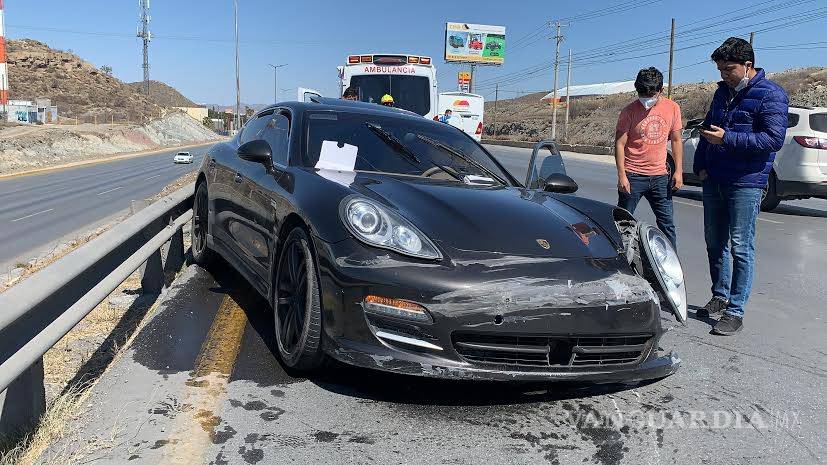 $!Destroza su Porsche de medio millón de pesos en la Saltillo-Monterrey