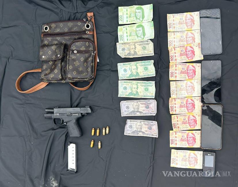 Decomisan policías de Fuerza Civil billetes falsos y detienen a dos hombres, en Monterrey