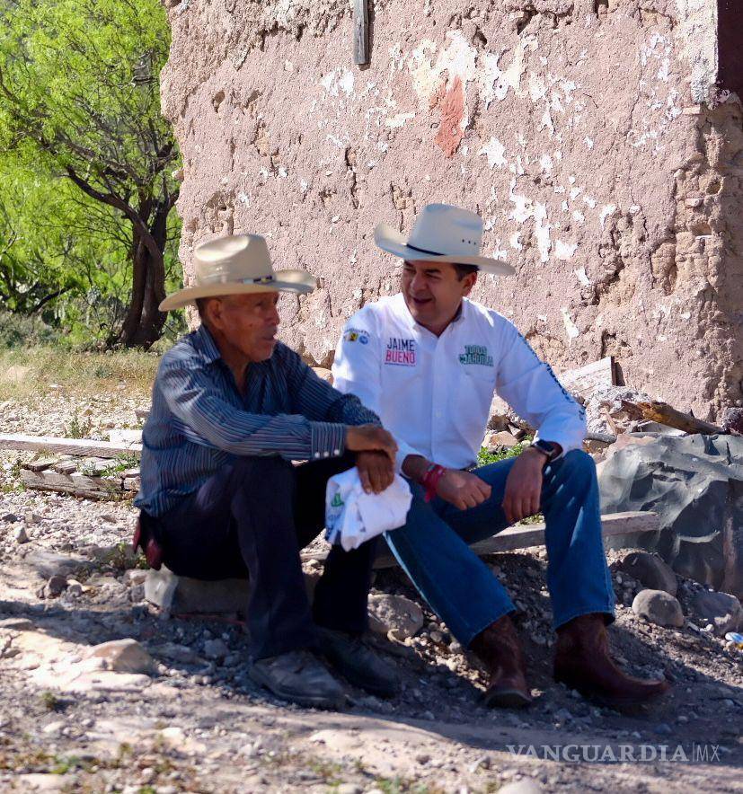 $!Jaime Bueno escuchó las necesidades de los habitantes de seis ejidos de la zona rural de Saltillo.
