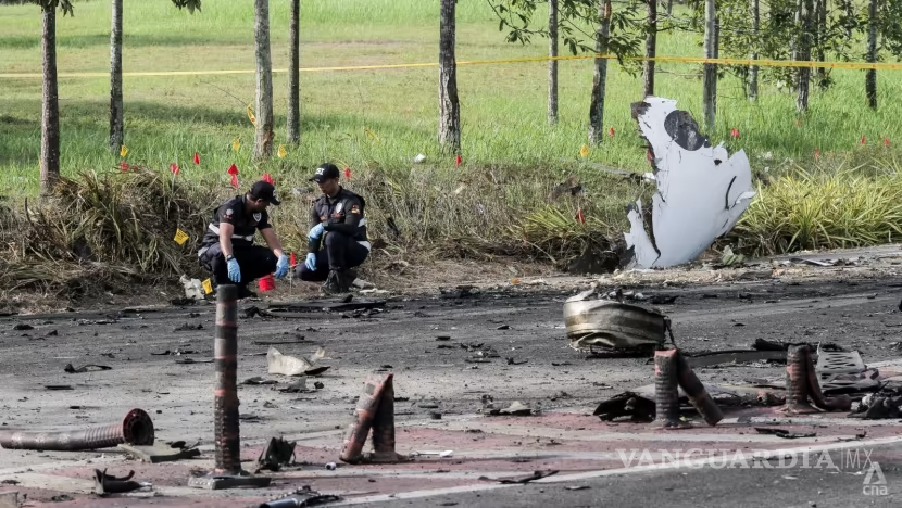 $!Avioneta se estrella en plena autopista dejando 10 muertos y múltiples heridos (video)