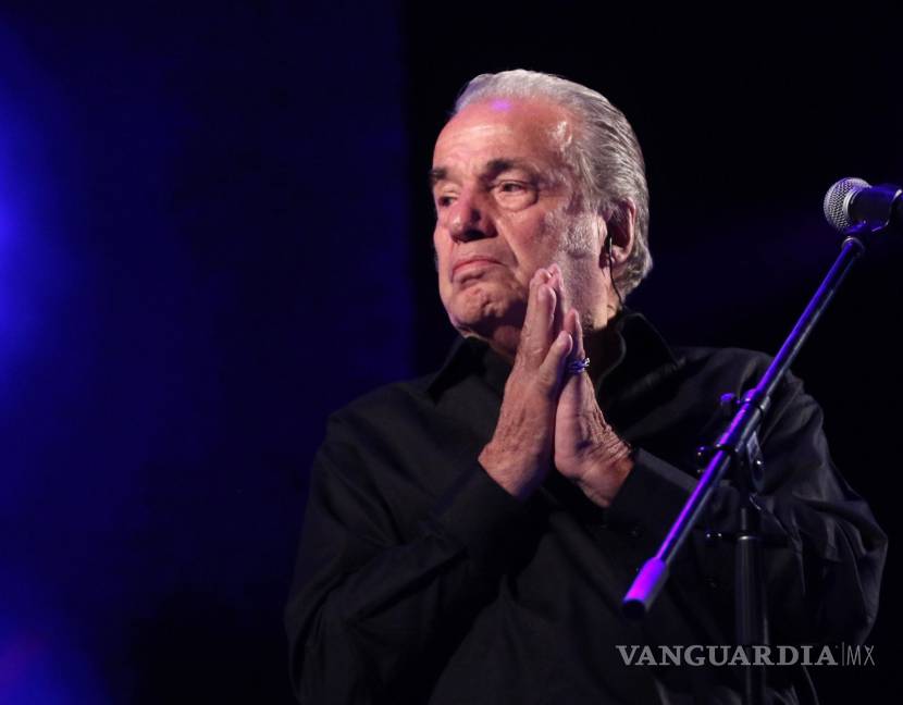 El oficio del cantante; Óscar Chávez, lo suyo era la música y guitarra en mano