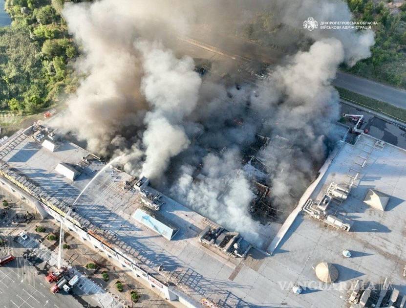 Al menos 7 muertos tras un letal ataque ruso con drones a un centro comercial en Kiev