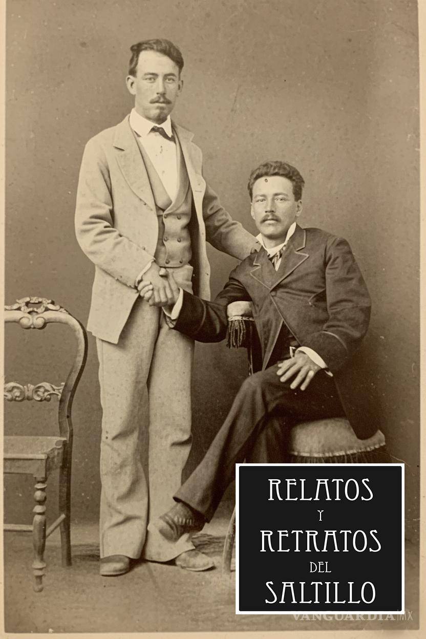 $!Miembos no identificados de la familia De la Peña, estrechando la mano posiblemente despues deuna compra venta de una propiedad.