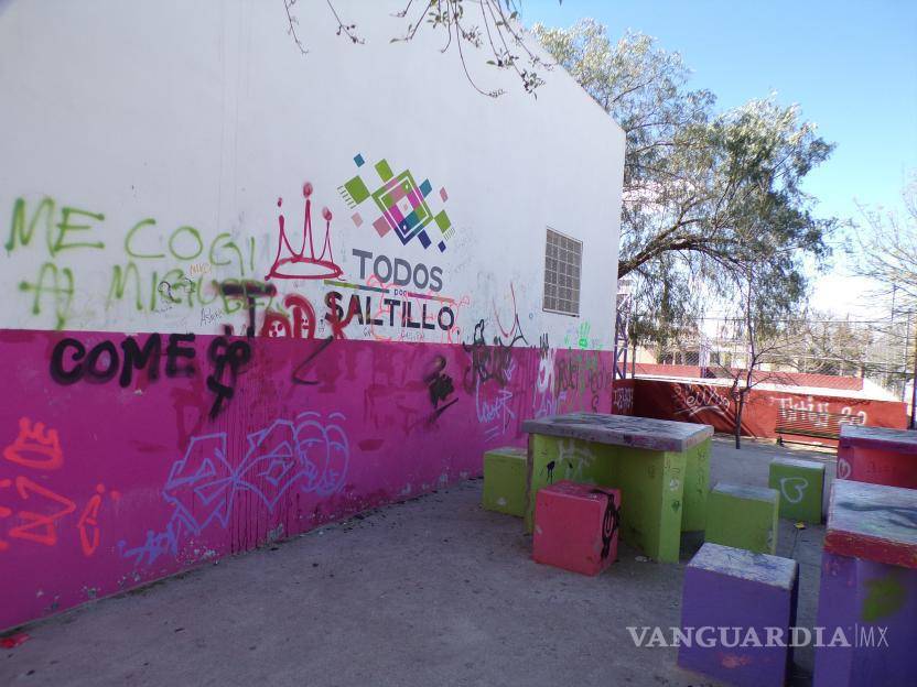 $!El centro comunitario municipal es víctimas de pintas y daños.