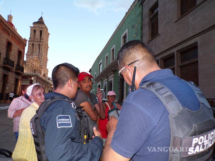 $!El grupo de inconformes se retiró sin mayores problemas, ya por la noche.